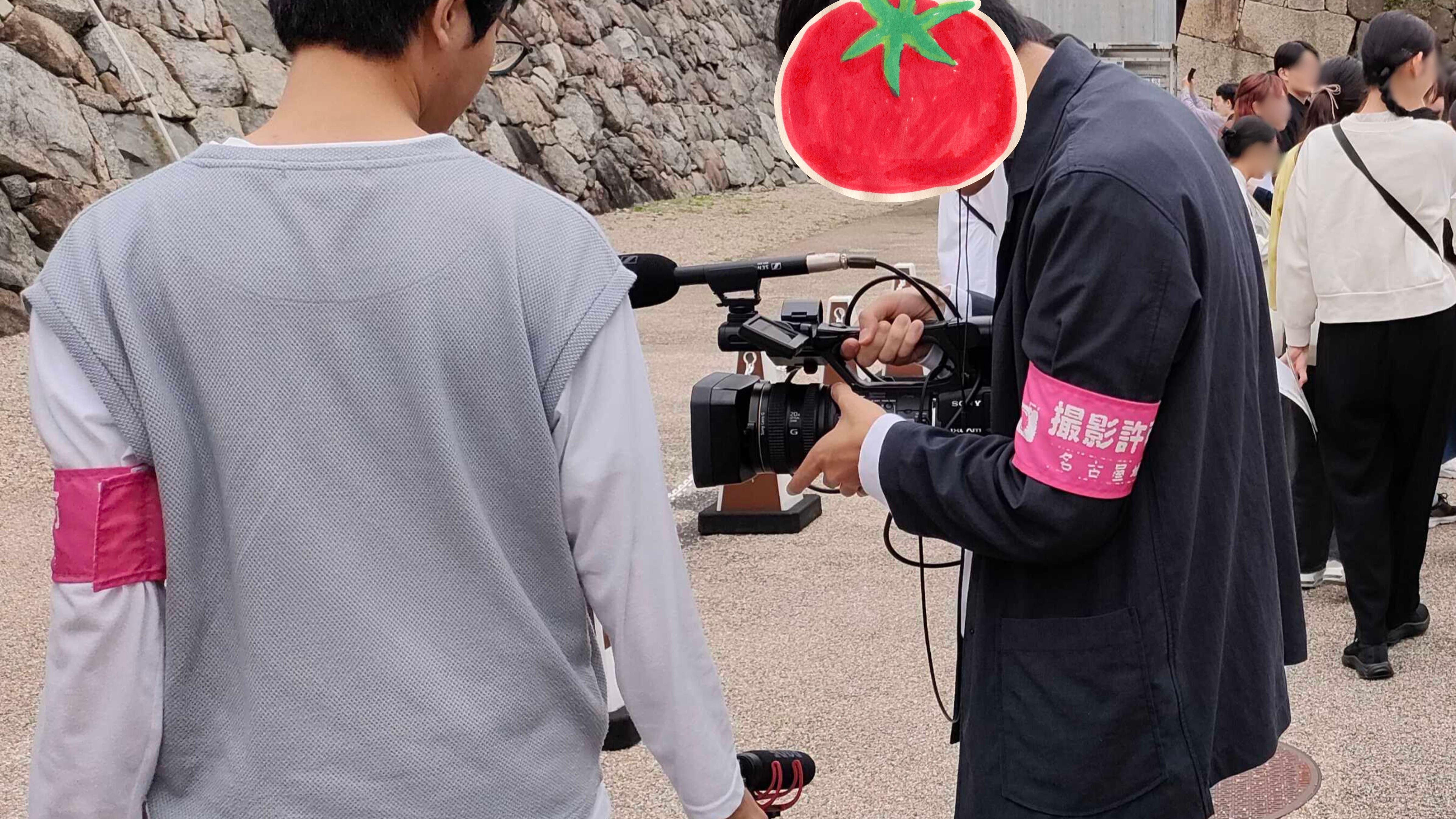 屋外でカメラを操作する技術研究会のメンバー